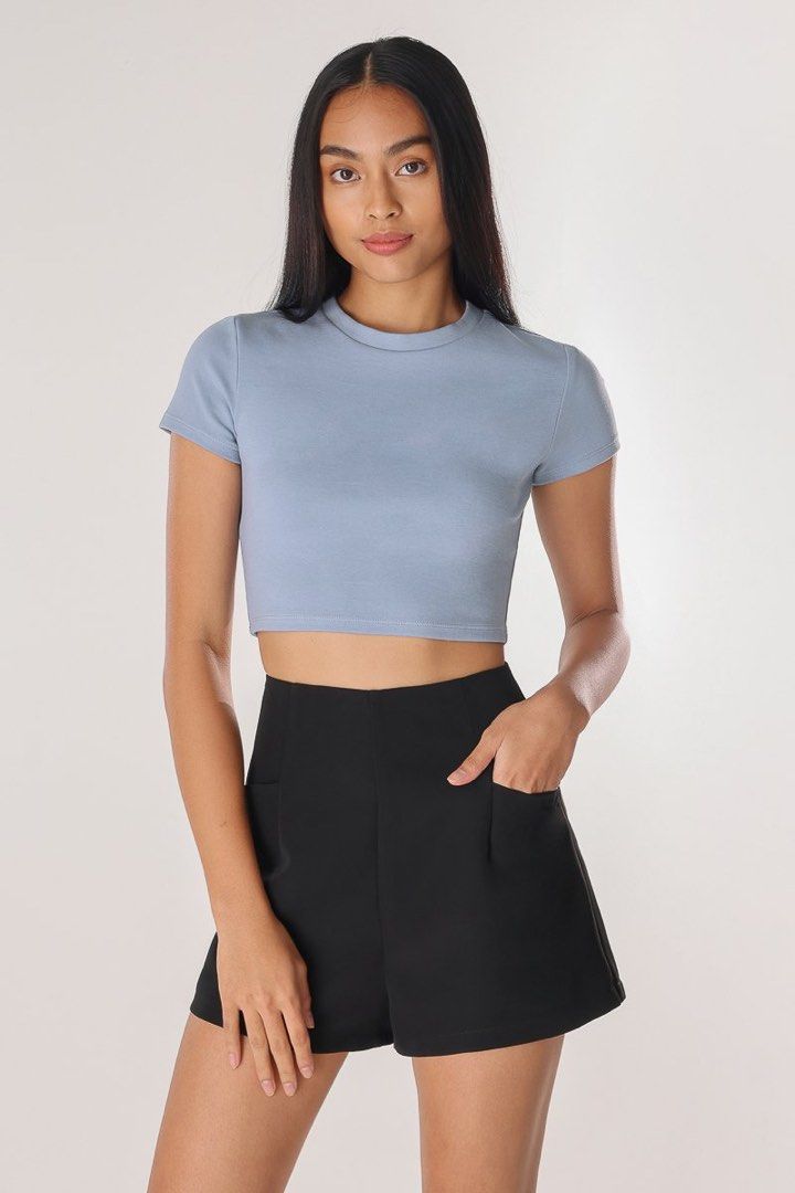 Yura V-Neck Crop Top (Black)