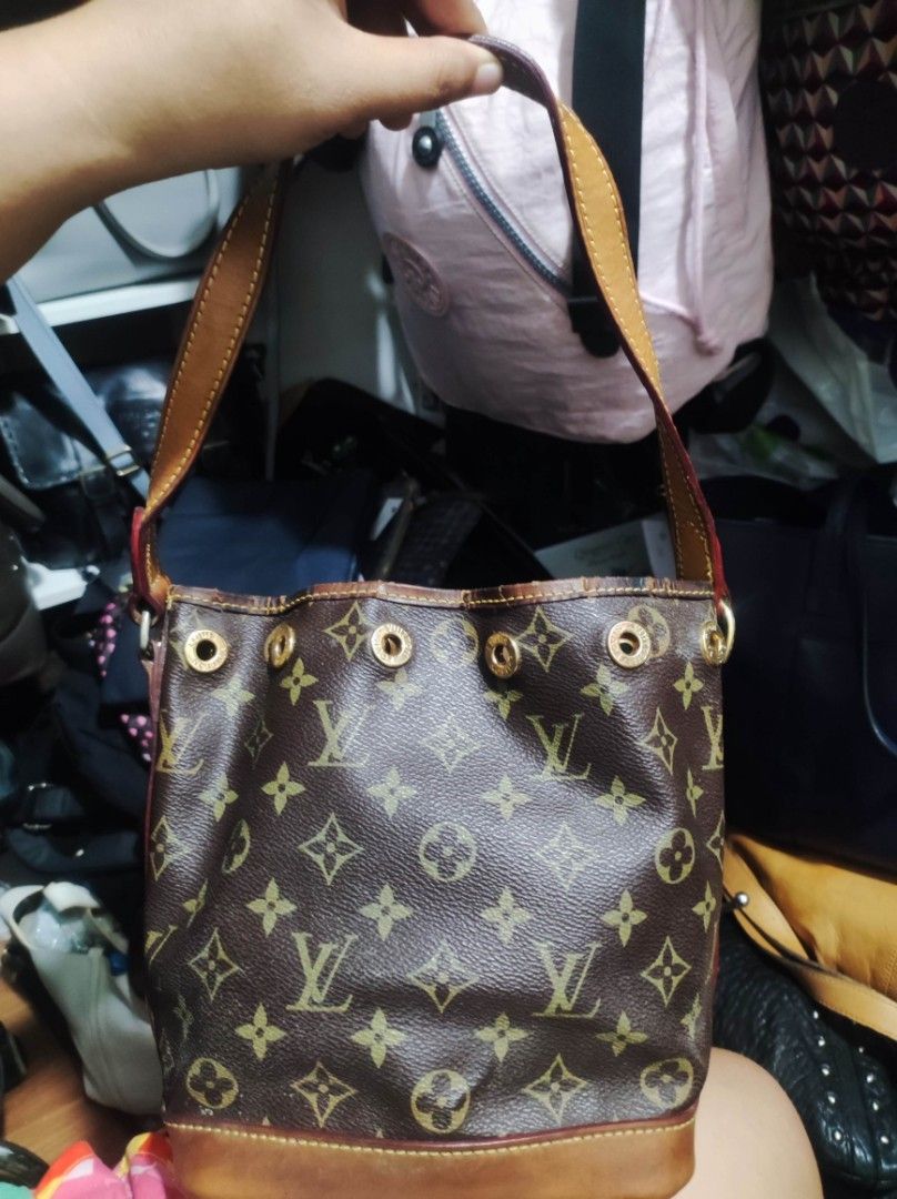 LV small bucket (Category: Luxury Bags & Wallets) located in Zamboanga. Submitted by Clairey03 (Listing ID 1274758167, Image 1). Description: no code seen need change lips leather small size bucket no string handle minor cracks as project.