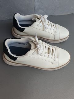 Light brown sneakers UK 8.5 Men s Fashion Footwear Sneakers on