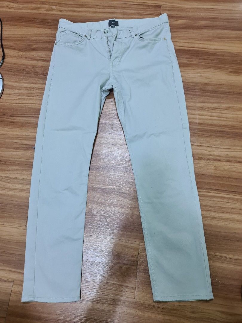 Mens Pants (Category: Trousers) located in San Juan City. Submitted by sheeed (Listing ID 1274670690, Image 1). Description: Condition 9/10 Original Price - 1500 Slim fit 31/30.