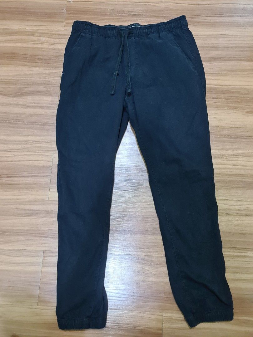 Mens pants (Category: Joggers) located in San Juan City. Submitted by sheeed (Listing ID 1274671112, Image 1). Description: Negotiable Condition 9/10 Original Price - 2500 30/32 Old Navy.