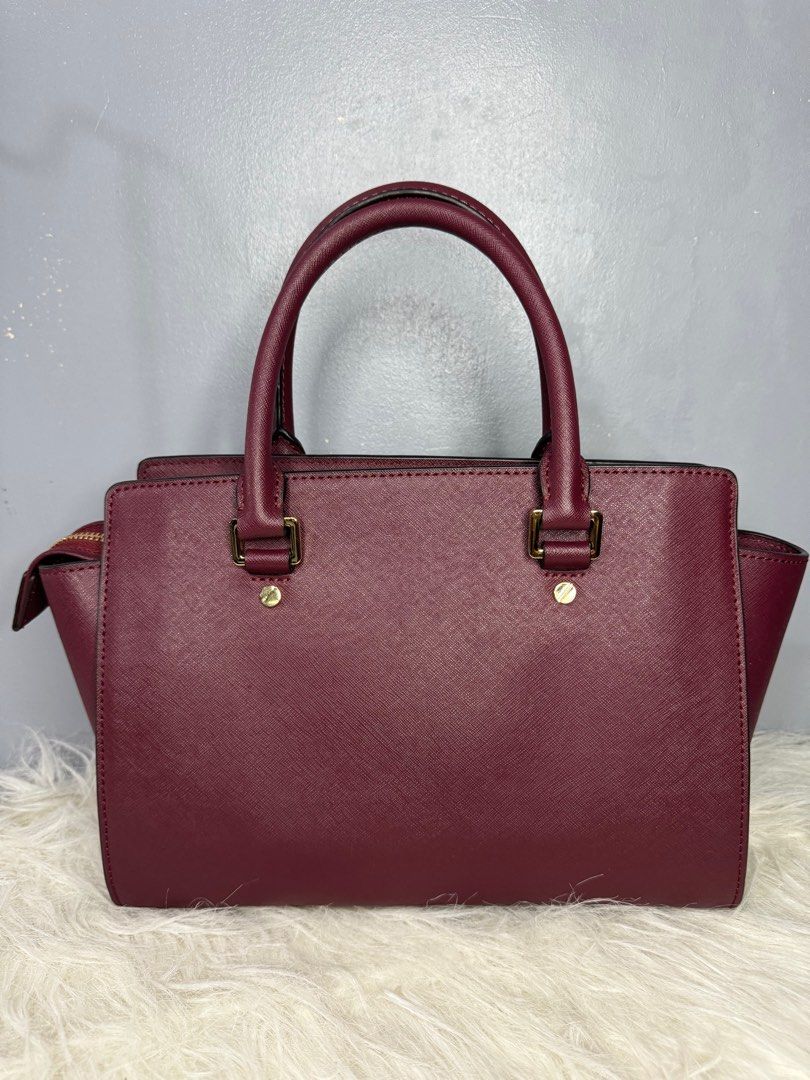 Michael Kors (Category: Luxury Bags & Wallets) located in Las Pinas. Submitted by CocoBebeBeautiQ (Listing ID 1274742381, Image 2). Description: 📌Micheal Kors Selma 📌Authentic 💯 📌with Sling 📌Normal signs of use only.