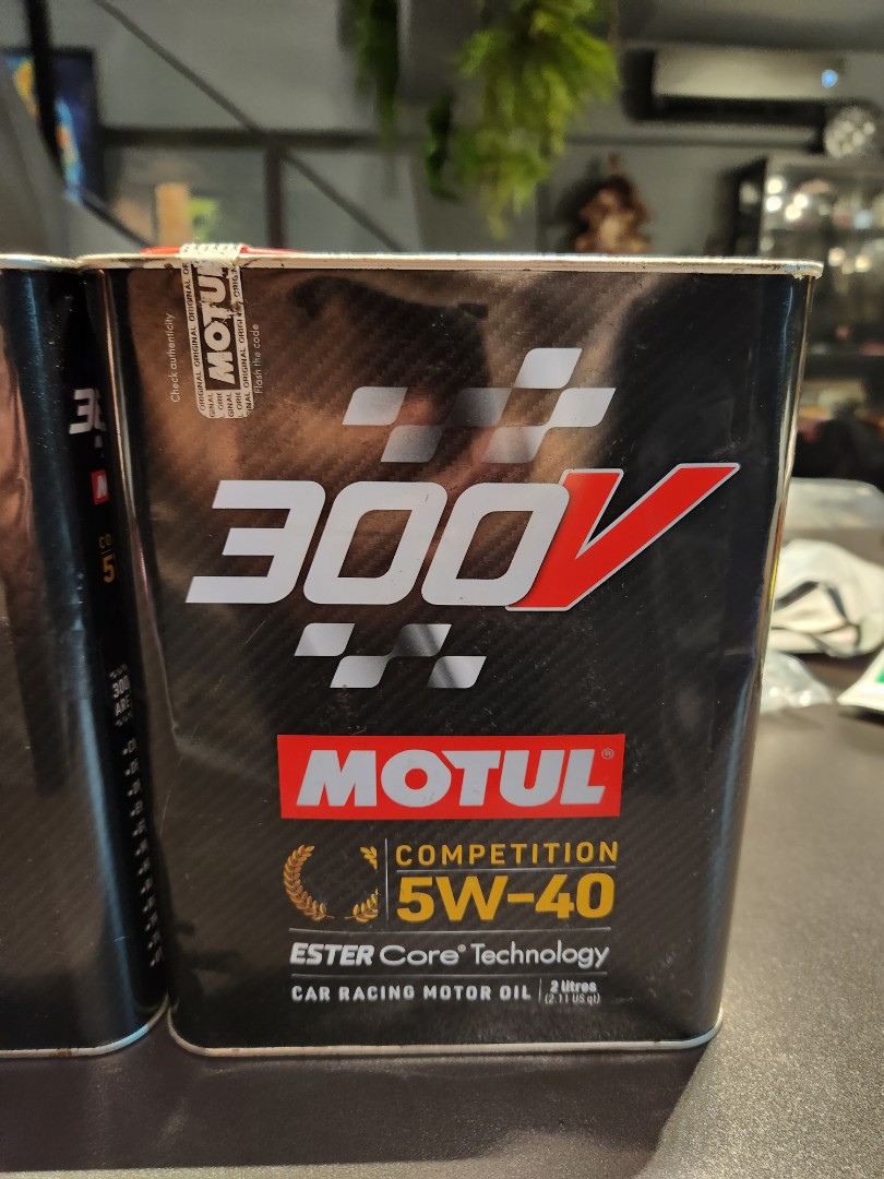 Motul 300V Competition 5W40 Motor Oil 