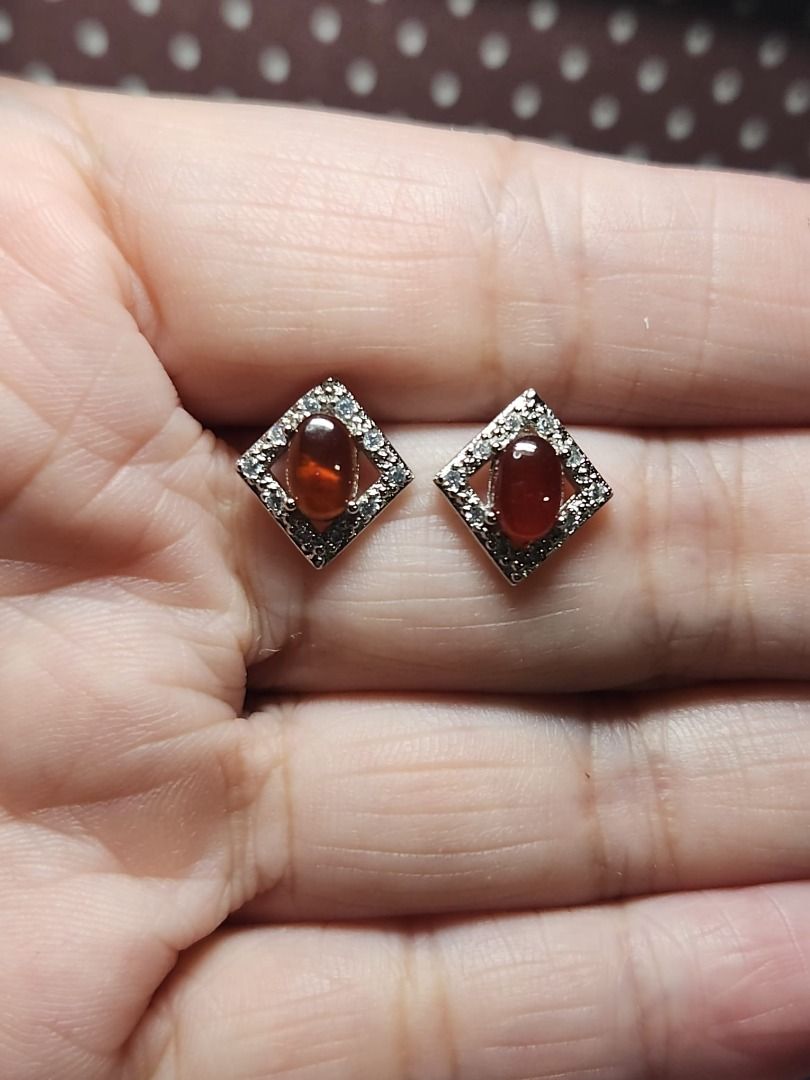 Garnet stone stud earrings top