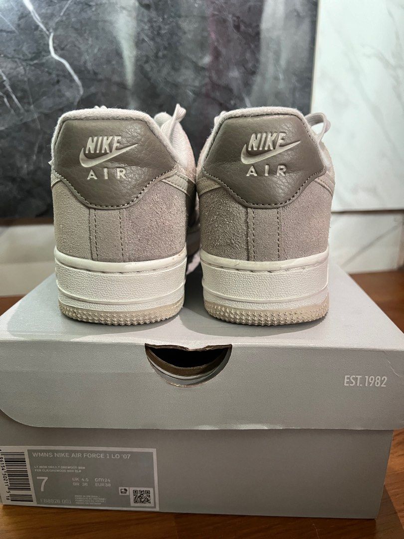 Nike air force online 1 white suede