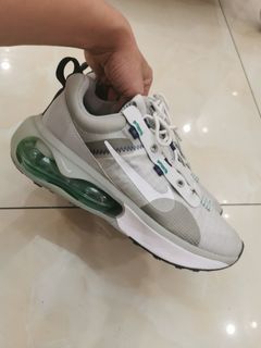 Nike Men s Fashion Footwear Sneakers on Carousell
