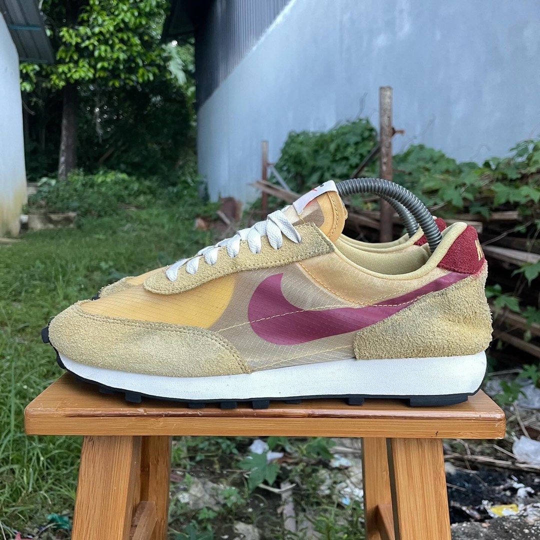 nike daybreak topaz gold