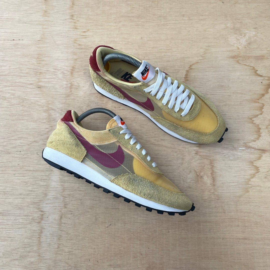 nike daybreak topaz gold