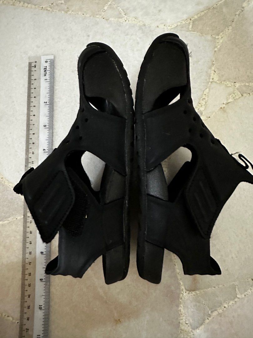 childrens nike velcro shoes