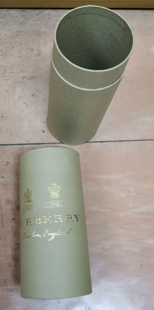 Burberry scarf deals in tube
