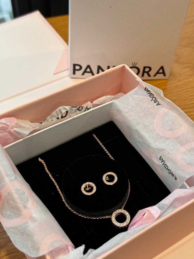 Pandora logo shop circle stud earrings