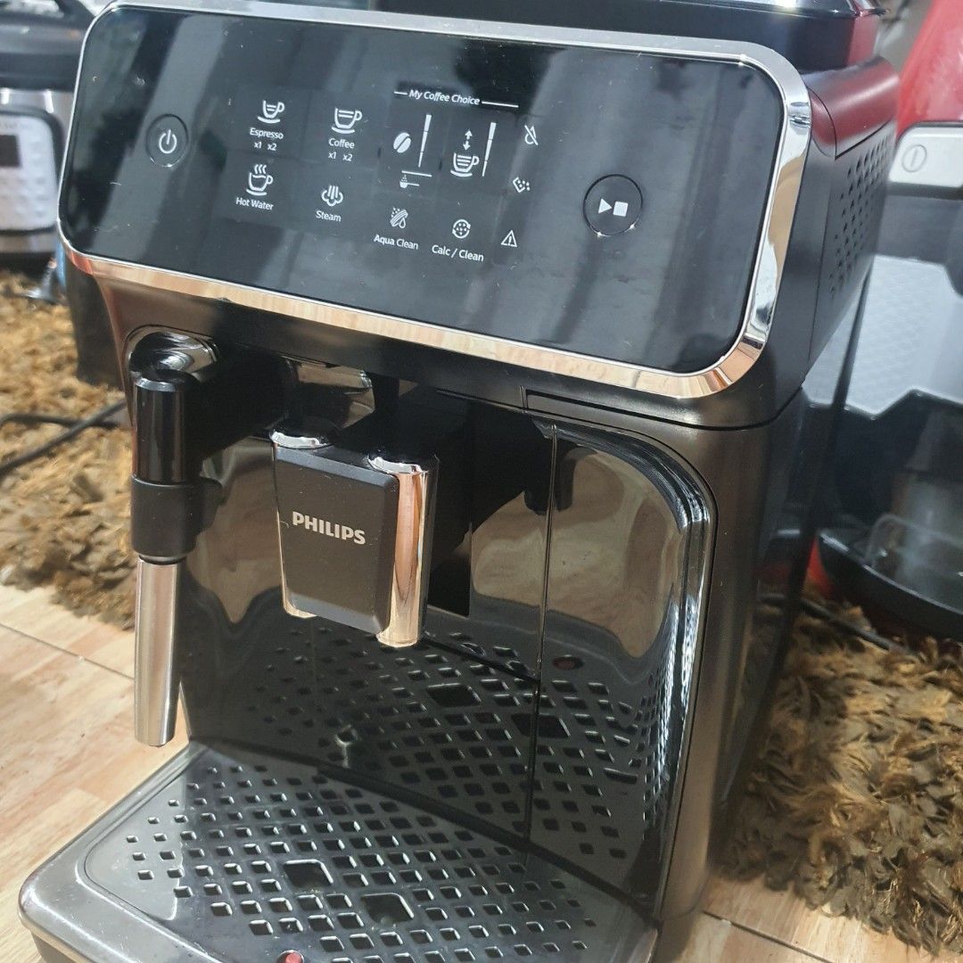 Philips Ep2221 (Category: Coffee Machines & Makers) located in Taguig. Submitted by roma2701 (Listing ID 1274735770, Image 2). Description: Philips espresso machine bean to cup model ep2221 220V lightly used from australia.