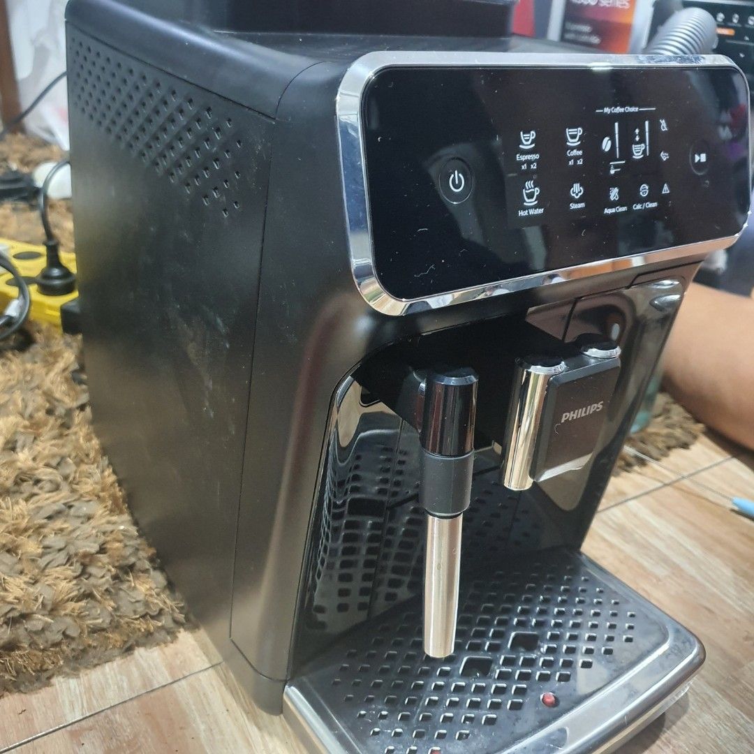 Philips Ep2221 (Category: Coffee Machines & Makers) located in Taguig. Submitted by roma2701 (Listing ID 1274735770, Image 3). Description: Philips espresso machine bean to cup model ep2221 220V lightly used from australia.