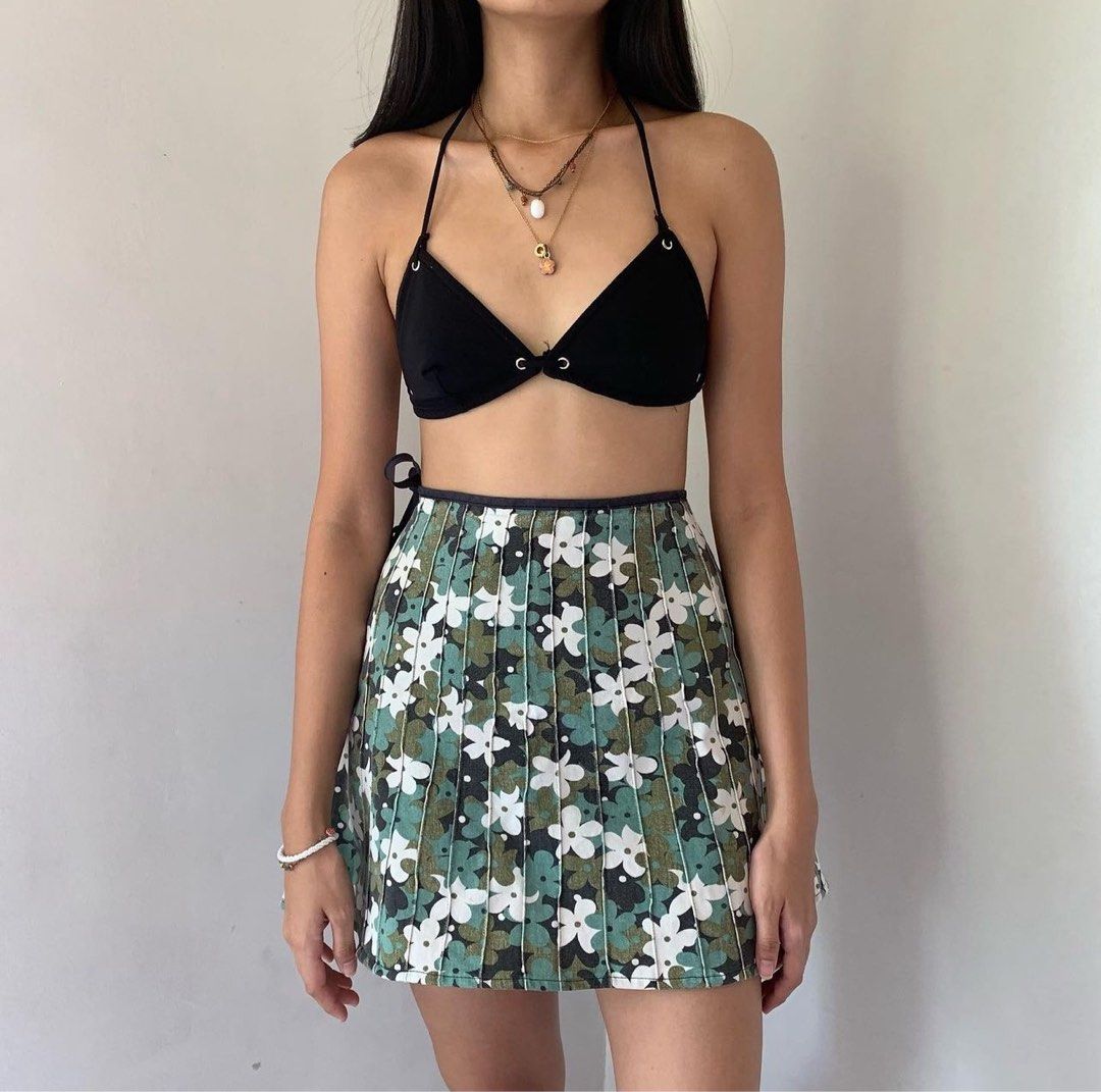 Pleated floral a-line skirt, Women's Fashion, Bottoms, Skirts on Carousell