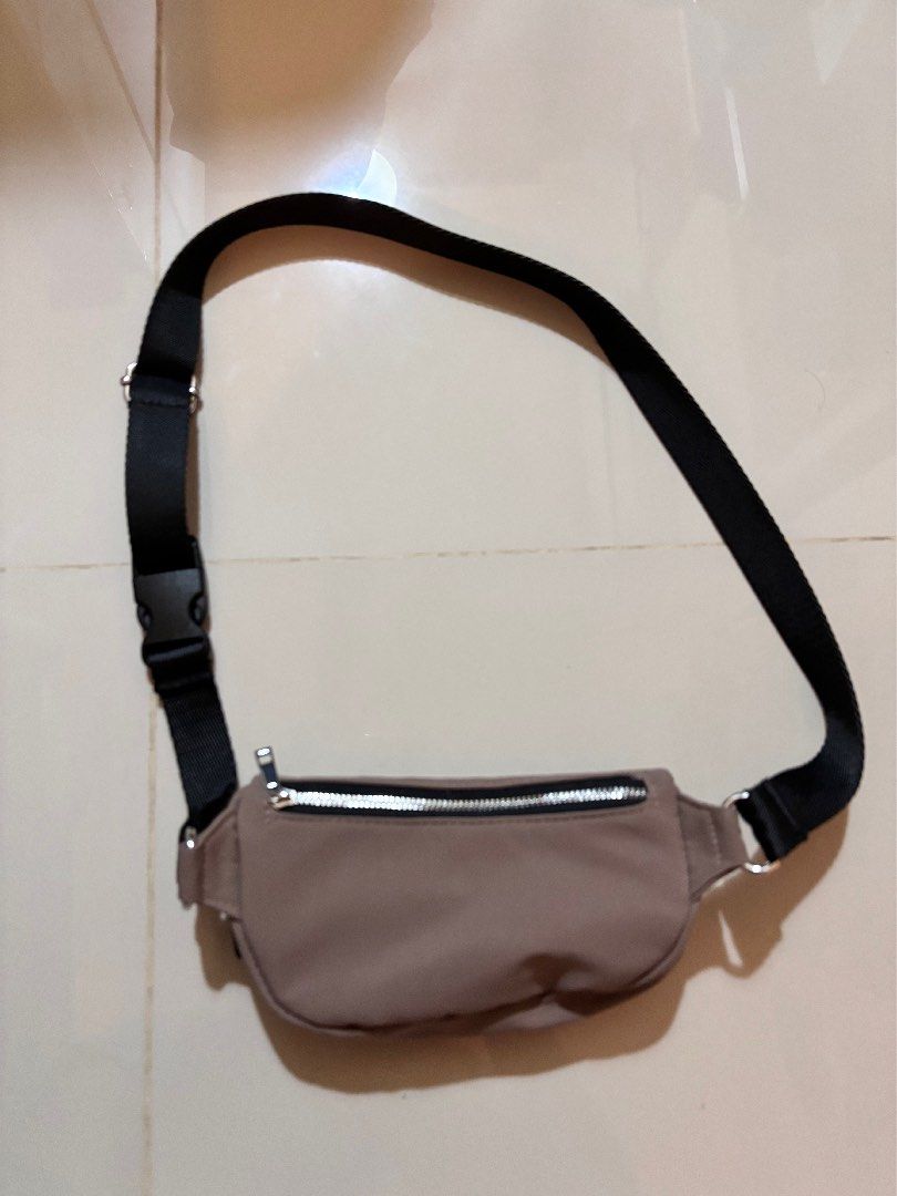 Chest bag pull and bear discount