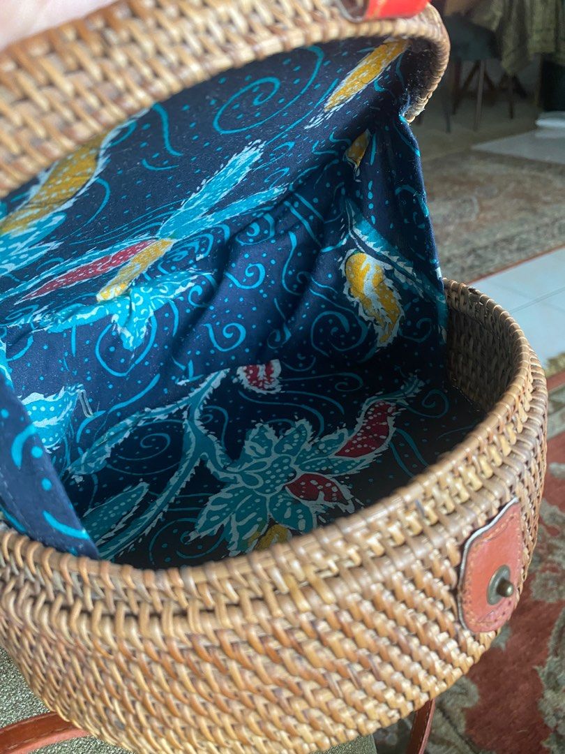 Round rattan outlet sling bag