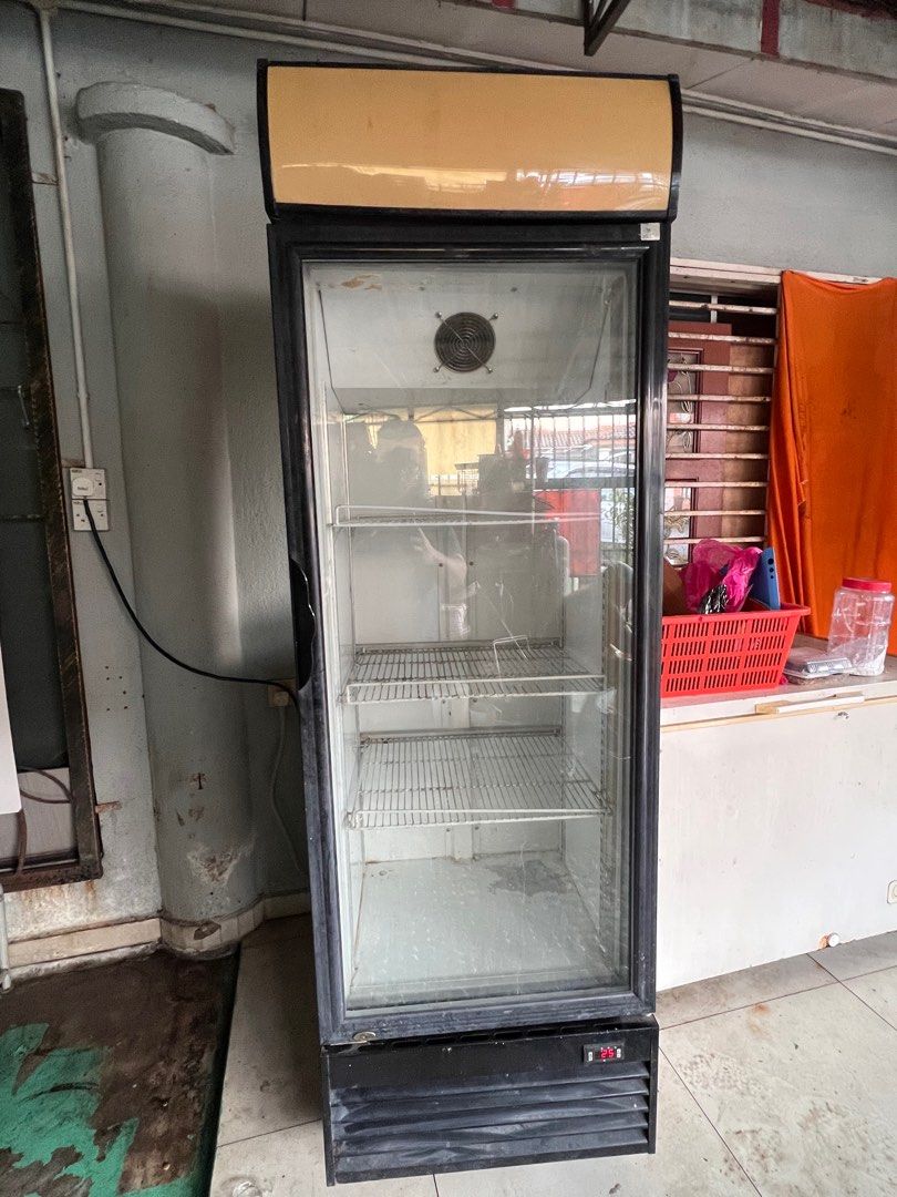 Single door outlet display chiller