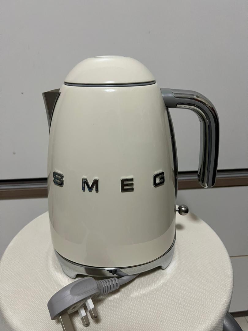 SMEG Kettle 1.7l Cream, TV & Home Appliances, Kitchen Appliances, Kettles & Airpots on Carousell