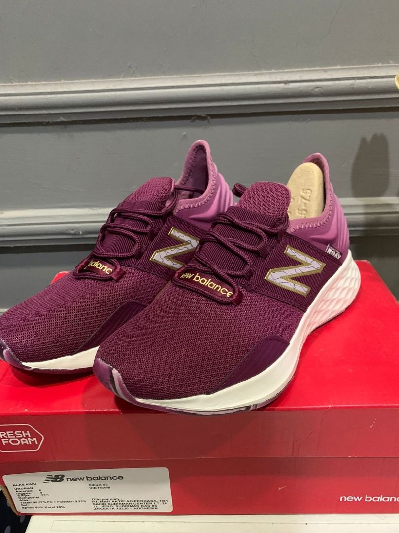 Sneakers new balance Fesyen Wanita Sepatu di Carousell