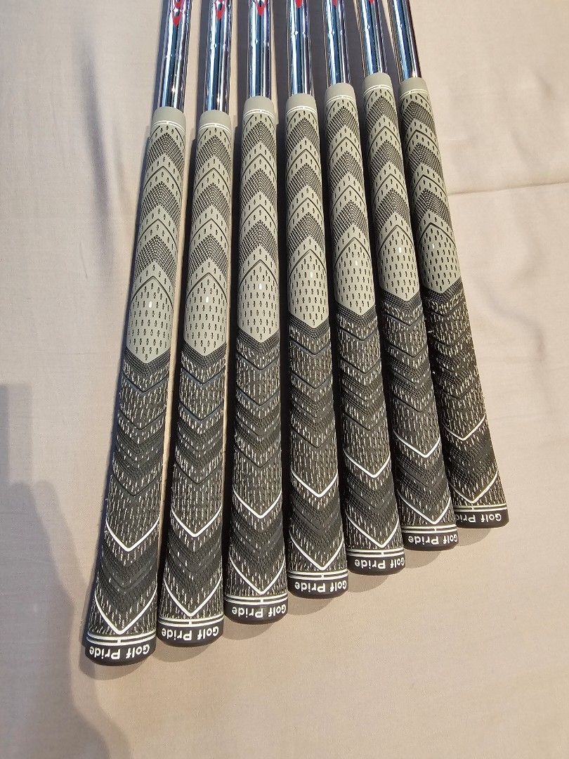 Taylormade Golf P790 Fers 4-PW à main droite en acier rigide