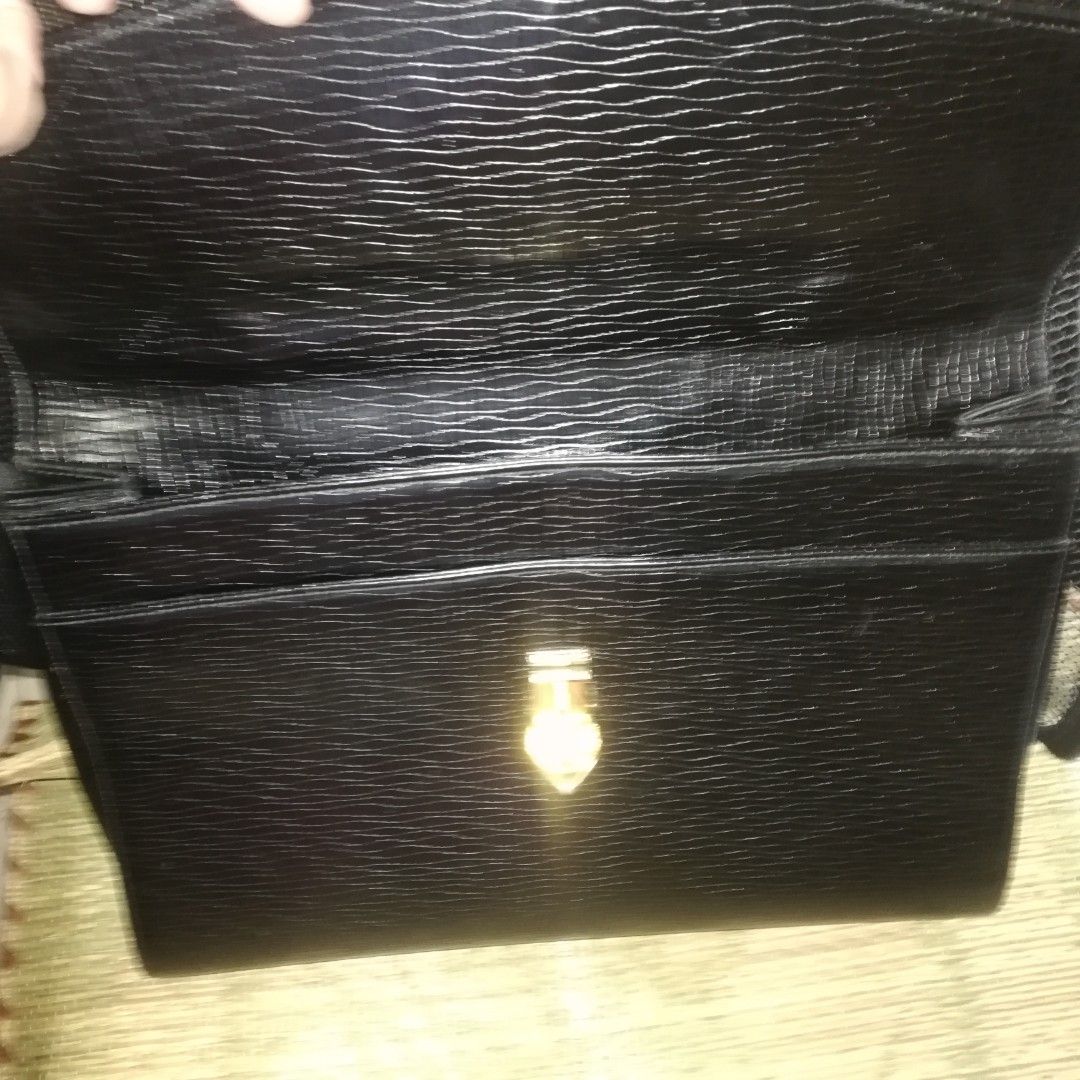 ungaro document bag (Category: Luxury Bags & Wallets) located in Paranaque City. Submitted by 4thestate.surplusan (Listing ID 1274651773, Image 3). Description: ungaro document bag. no sling. 36 x 28x 8cm. in good condition.