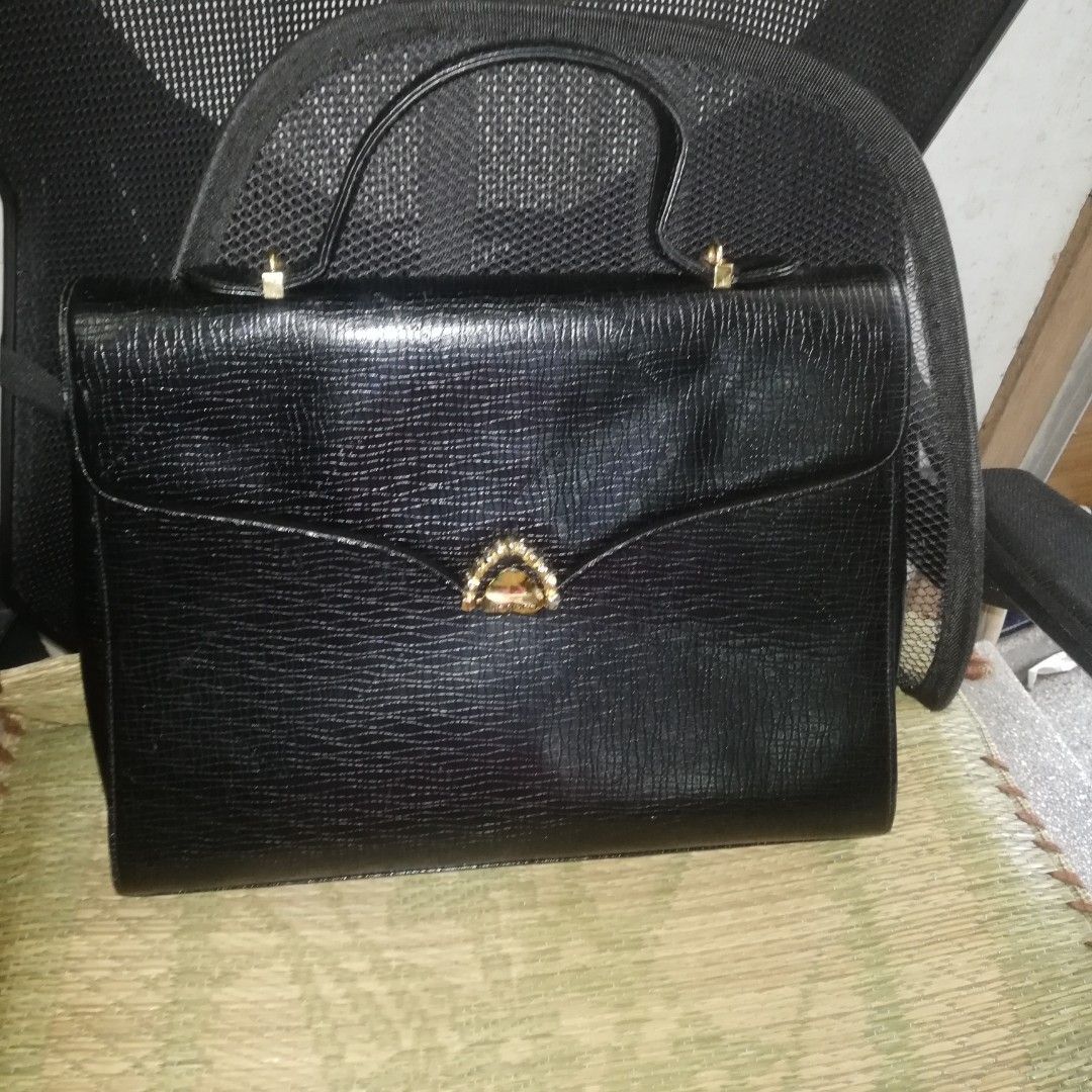 ungaro document bag (Category: Luxury Bags & Wallets) located in Paranaque City. Submitted by 4thestate.surplusan (Listing ID 1274651773, Image 1). Description: ungaro document bag. no sling. 36 x 28x 8cm. in good condition.