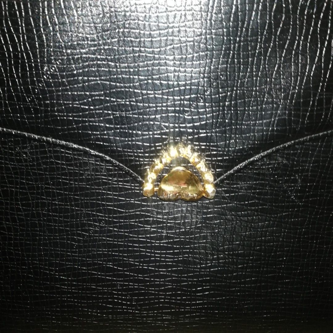 ungaro document bag (Category: Luxury Bags & Wallets) located in Paranaque City. Submitted by 4thestate.surplusan (Listing ID 1274651773, Image 2). Description: ungaro document bag. no sling. 36 x 28x 8cm. in good condition.