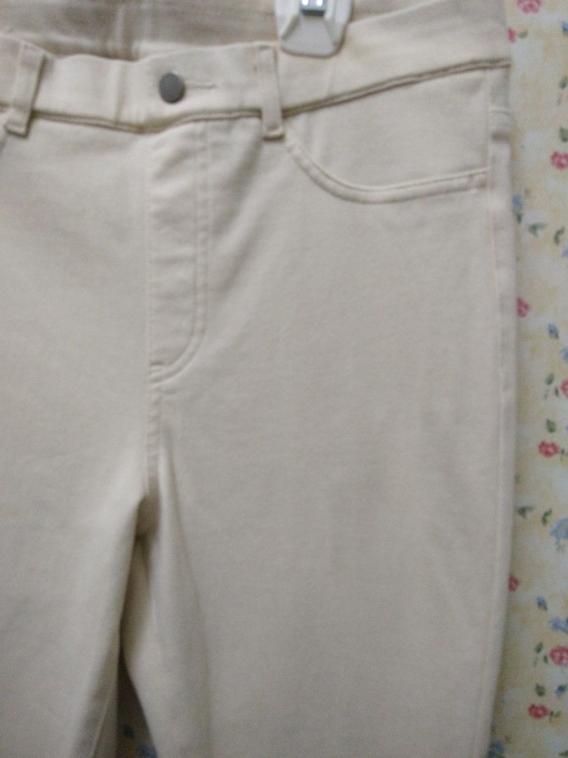 Uniqlo Jeggings Women s Fashion Bottoms Jeans Leggings on