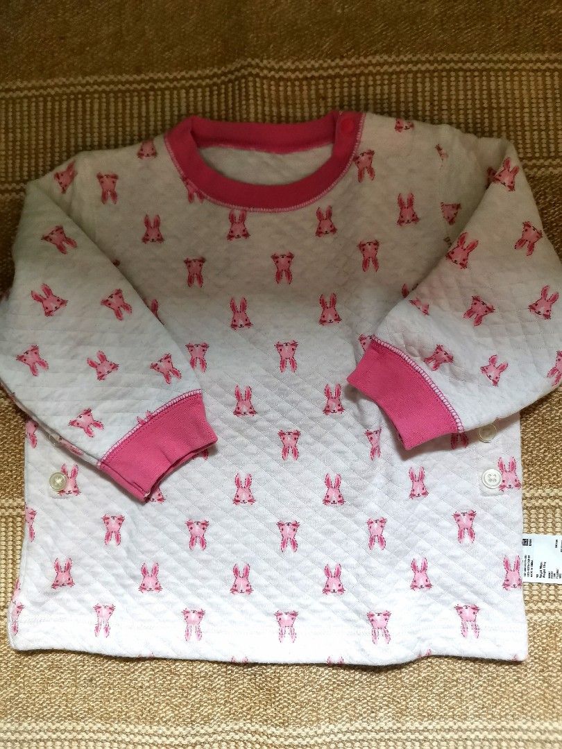 UNIQLO SET Size 90 (Category: Babies & Kids Fashion) located in Pasig City. Submitted by dehoarding (Listing ID 1274701158, Image 2). Description: Price for the two In excellent condition Fits 1-3 yo approx.