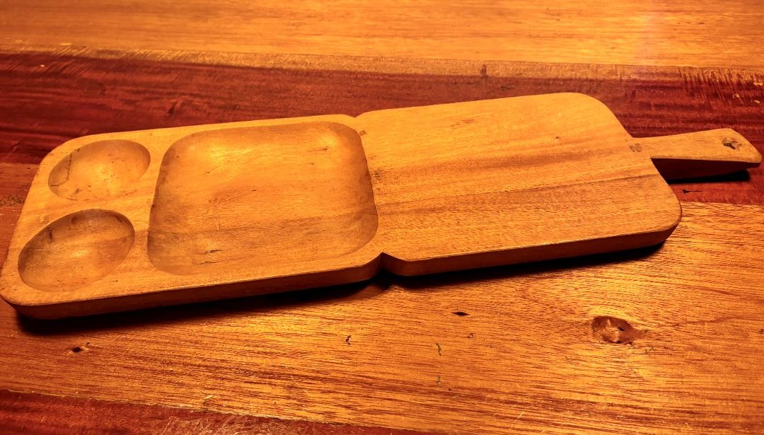 Wooden Board with Compartments (Category: Knives & Chopping Boards) located in Las Pinas. Submitted by tienda_ (Listing ID 1274681572, Image 2). Description: Wooden Board with Compartments.