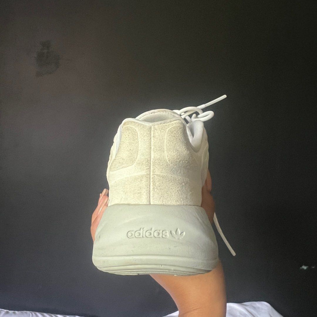100% Original Adidas Ozelia Shoes (Category: Sneakers) located in Quezon City. Submitted by aedriannenicole (Listing ID 1274995247, Image 3). Description: Selling my personal preloved: OZELIA SHOES (SRP: ₱5,500) Selling for ₱2,300 (Negotiable) Size 5w (22cm) Used a few times No heel drags Issue: no box.