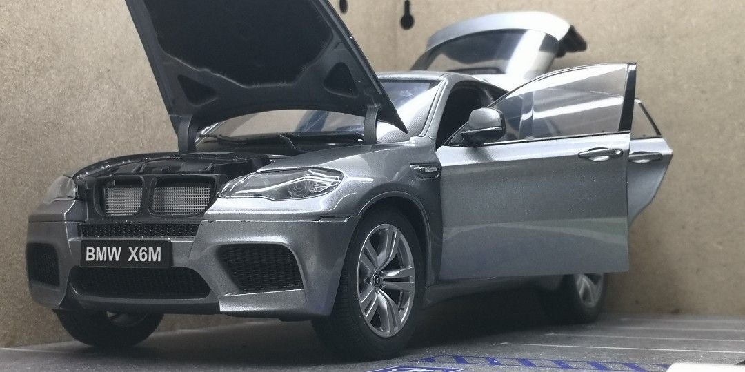 1:18 Kyosho BMW X6M E71, Hobbies & Toys, Toys & Games on Carousell