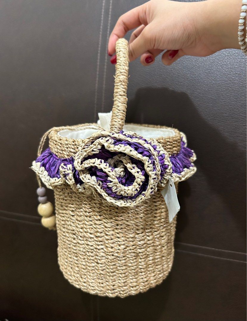 Abaca tassel bag (Category: Beach Bags) located in Manila. Submitted by helloitsmarg (Listing ID 1275079231, Image 1). Description: .