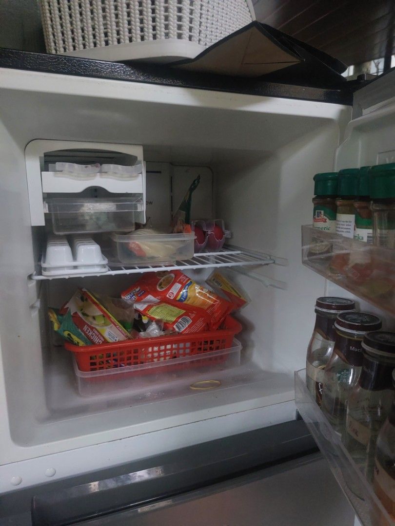 American Home 2 door refrigerator, TV & Home Appliances, Kitchen