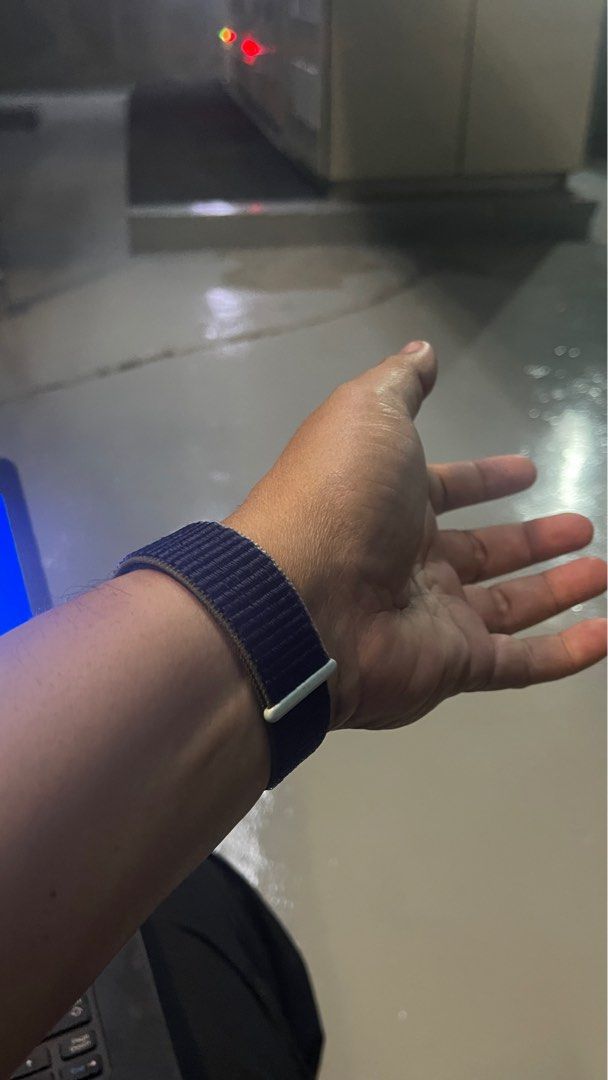 Apple store watch 1858