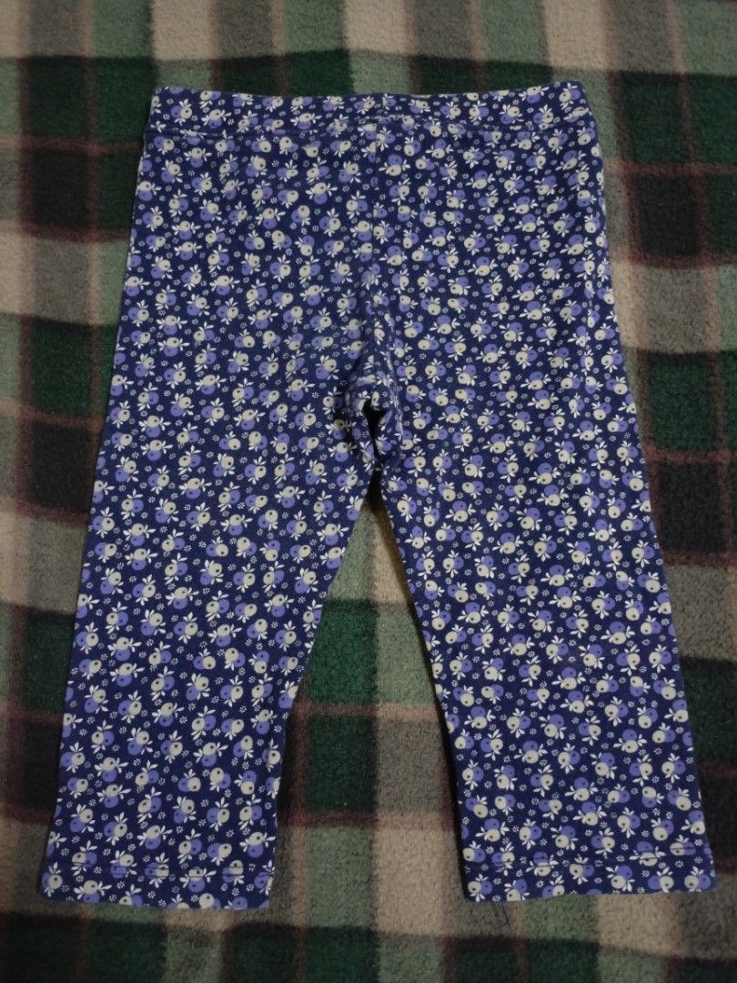 Baby Gap leggings (Category: Babies & Kids Fashion) located in Santa Cruz. Submitted by beabagos (Listing ID 1275023597, Image 2). Description: ❗❗❗PLEASE READ❗❗❗ *This item is preloved, please manage your expectations. I don't do return/refund so please always read the description and check the pictures. Flaws are always indicated if there is any.. Baby Gap leggings color: dark blue with prints size: fits 6-12 months (tape measure laid flat measu