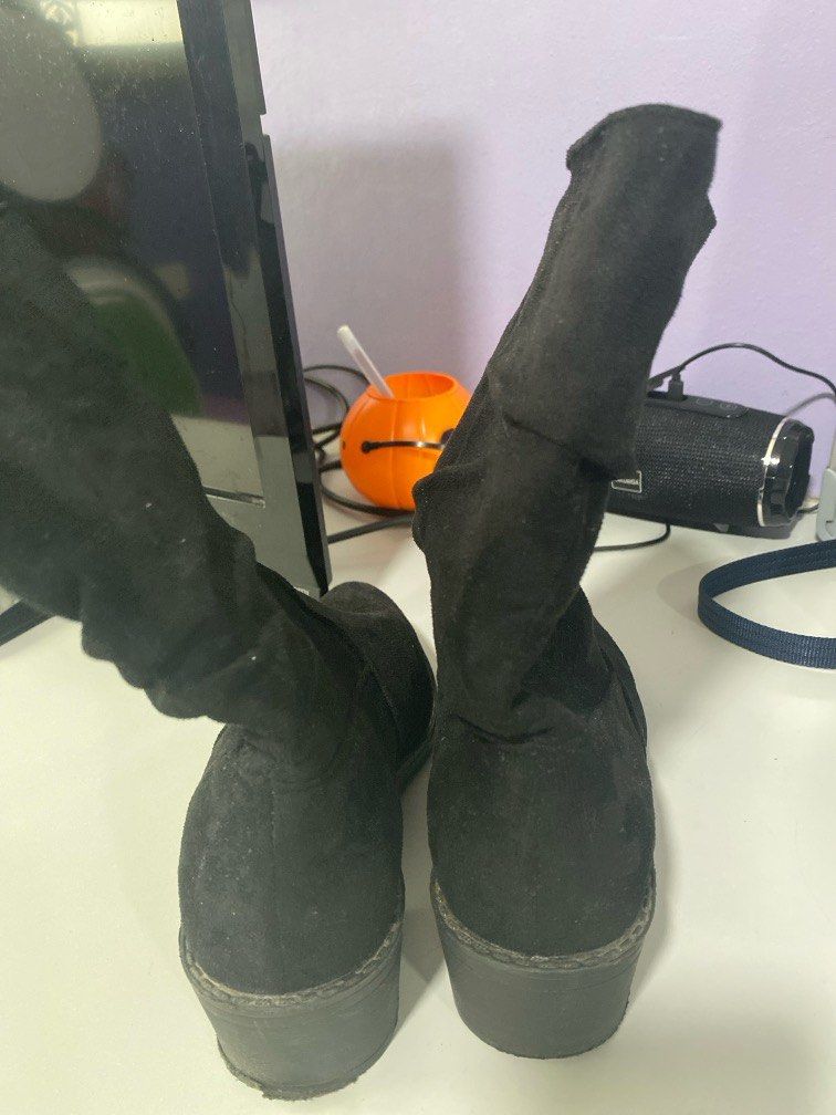Black boots Women s Fashion Footwear Boots on Carousell
