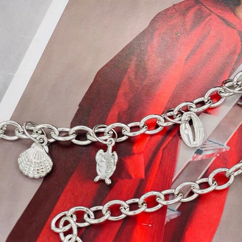 Chain deals silver belt