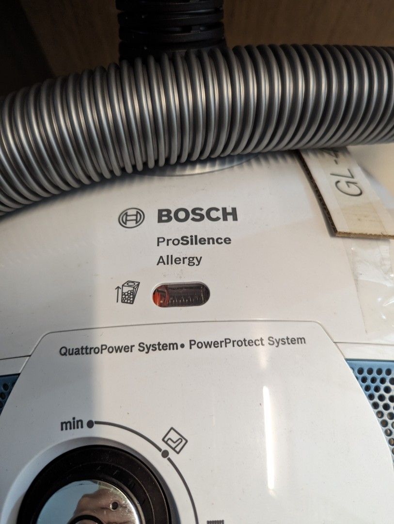 Bosch GL40 vacuum cleaner bagged, TV & Home Appliances, Vacuum Cleaner