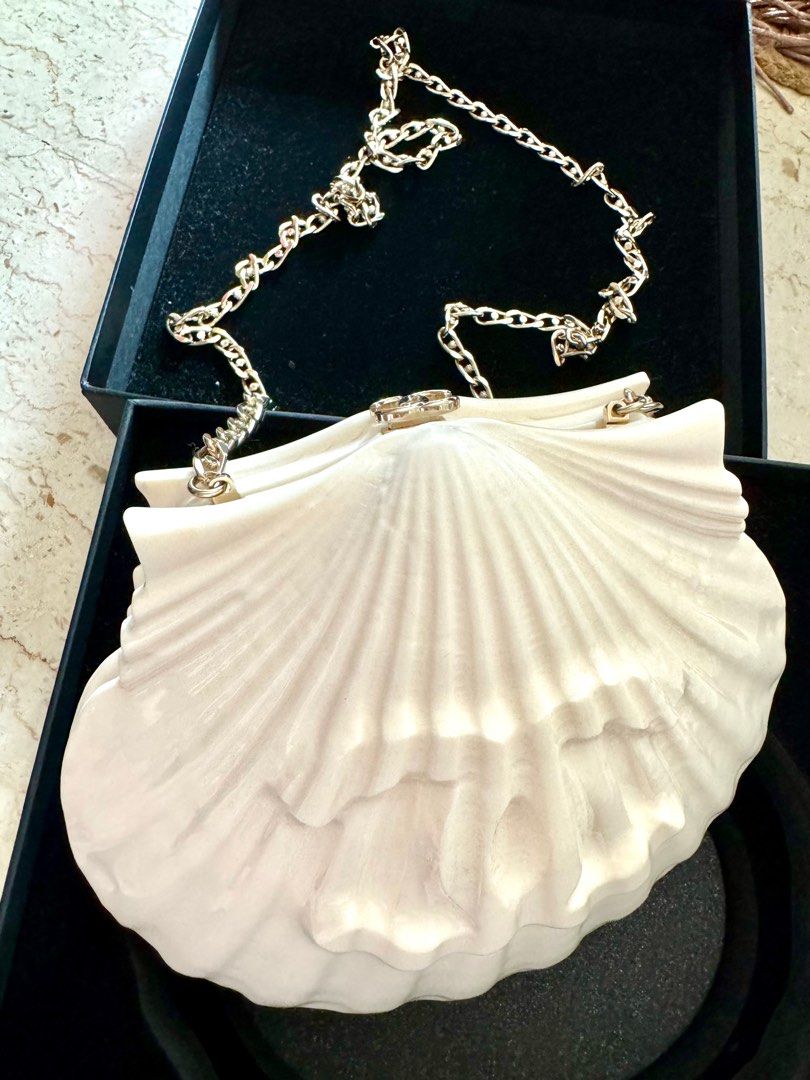 Chanel discount shell clutch