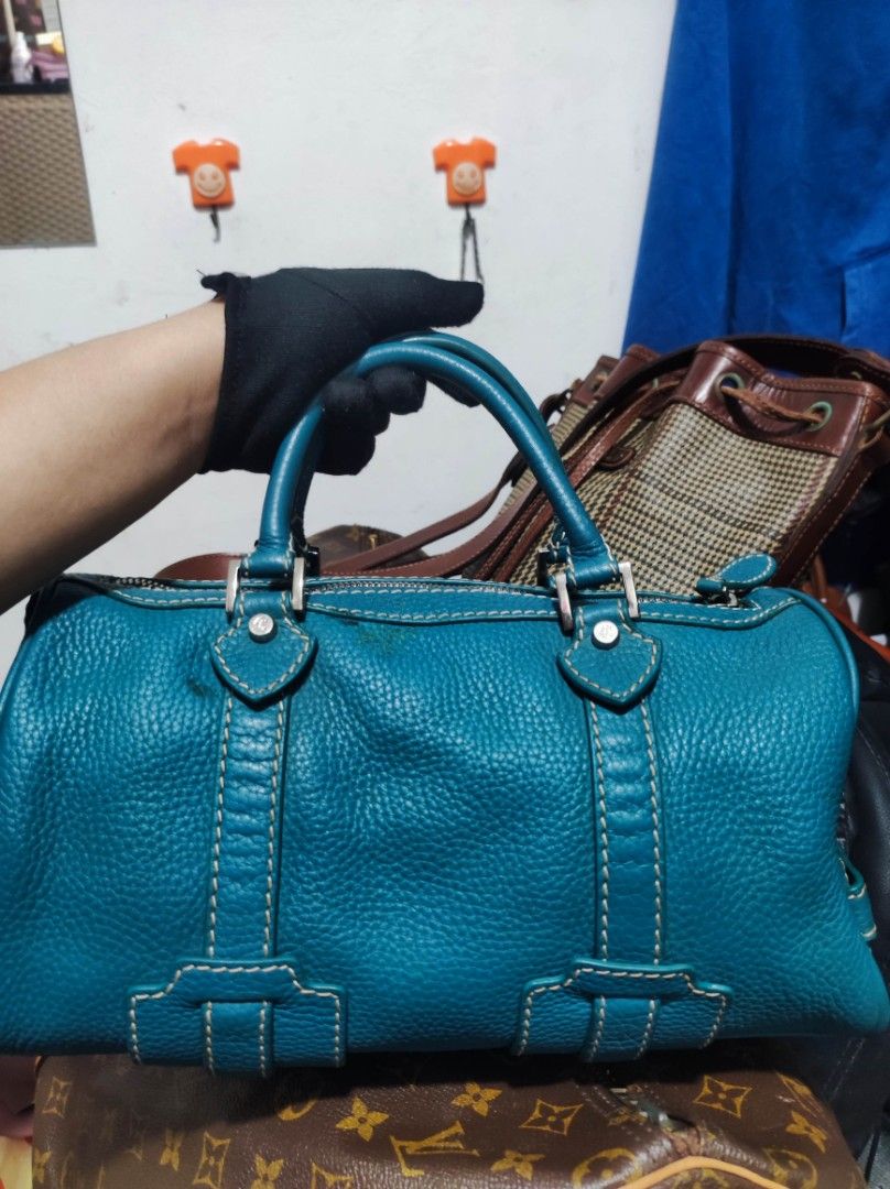 Charriol (Category: Luxury Bags & Wallets) located in Zamboanga. Submitted by Clairey03 (Listing ID 1275094279, Image 3). Description: super rare boston bag.