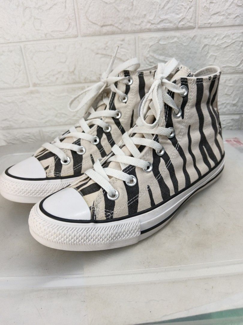 Converse zebra hot sale