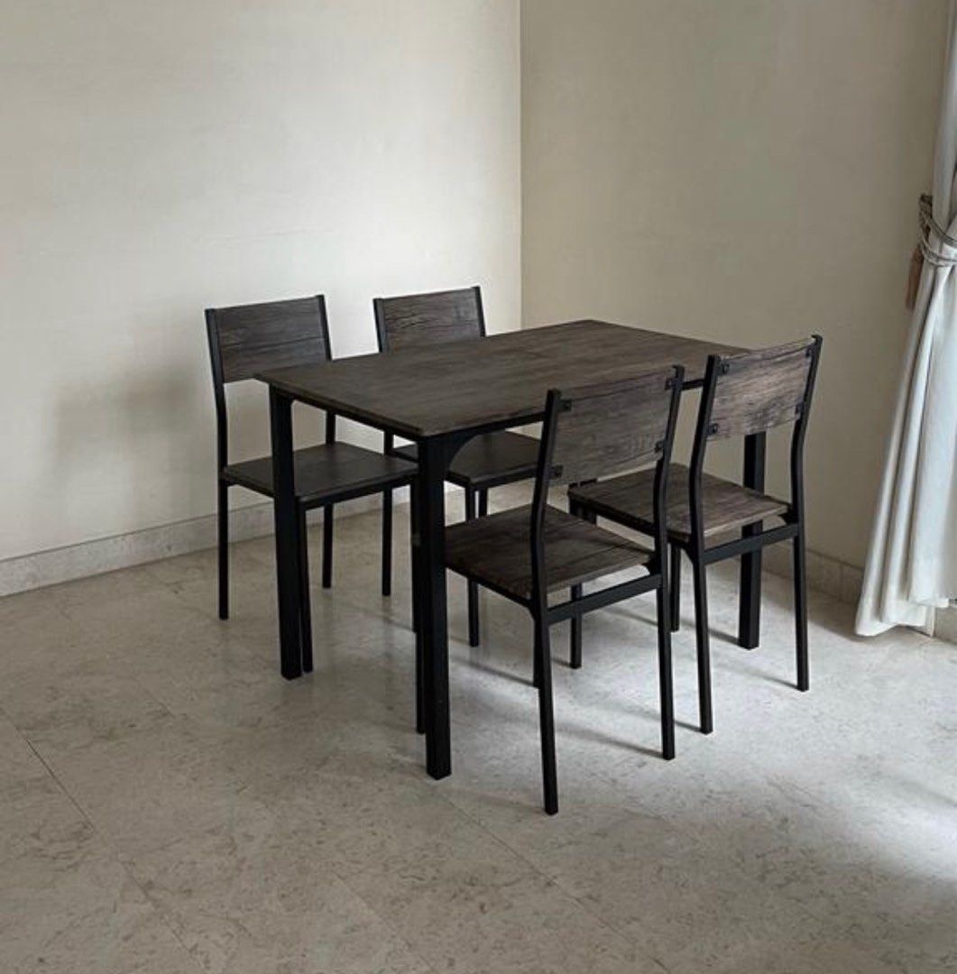 Dining table (Category: Tables & Sets) located in Singapore. Submitted by joeyytt (Listing ID 1275053510, Image 1). Description: Self collect 118860 Only table.