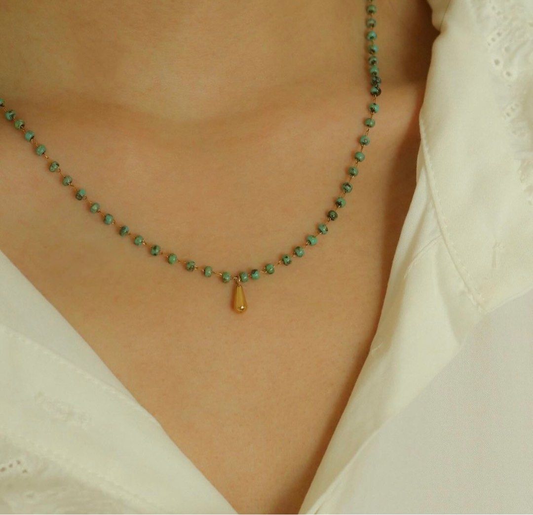 Gold necklace with gold beads top