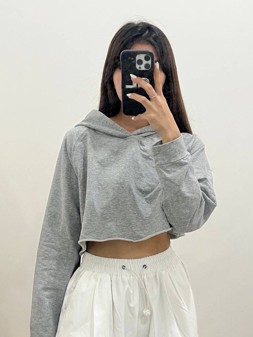 grey cropped hoodie Women s Fashion Tops Longsleeves on Carousell