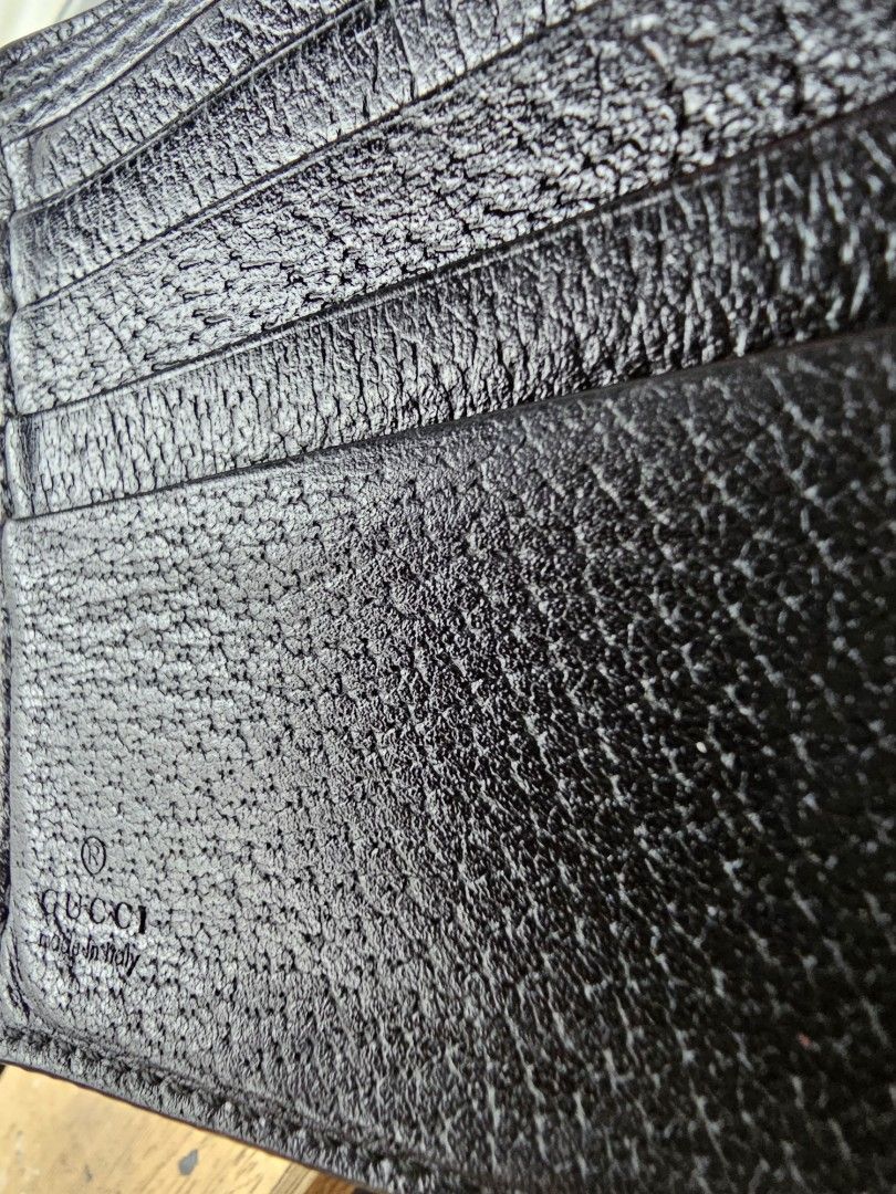 AUTH Gucci Bifold leather wallet (Category: Luxury Bags & Wallets) located in San Juan City. Submitted by thegoodthingsinlife (Listing ID 1274997337, Image 3). Description: Gucci bifold black leather wallet with serial code Leather is very good and soft no more box no flaws, no rips flaw: bee print outside the wallet is not visible anymore. **please do not make an offer if you are not buying. * No returns, please.