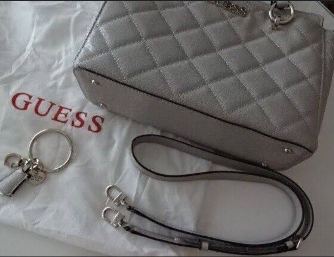 Guess 2-way handbag (Category: Luxury Bags & Wallets) located in San Juan City. Submitted by blesi (Listing ID 1275040522, Image 2). Description: Light Grey Quilted Handbag Perfect size enough to hold all the necessities with dust bag.