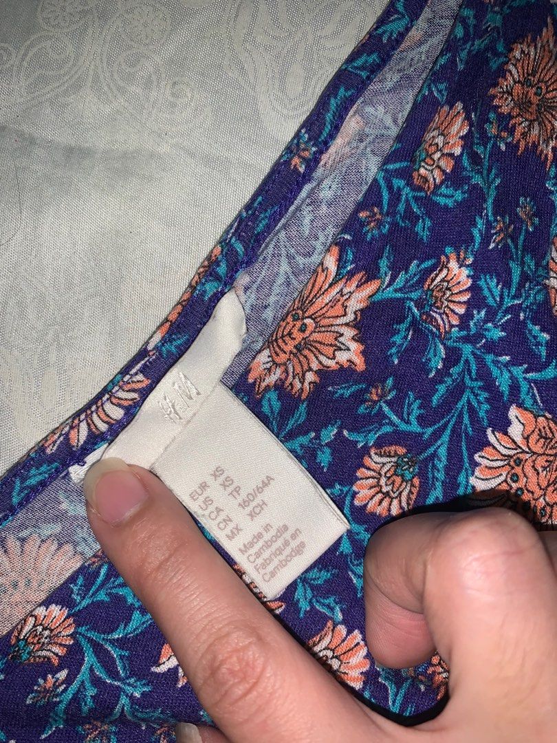 H&m romper (Category: Rompers) located in Talisay. Submitted by bilchecomedia (Listing ID 1274970017, Image 2). Description: Has been used. Fits small-medium for sure.