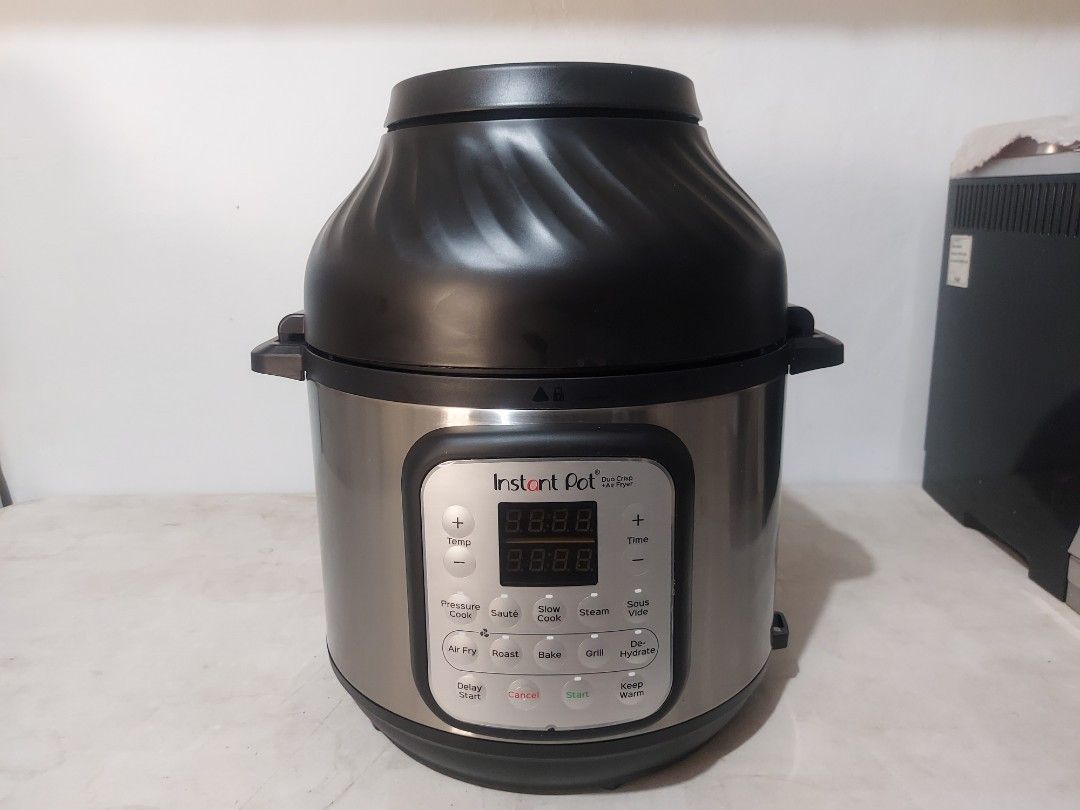 Instant Pot 5.7 Liter Duo 7-In-1 Pressure Cooker 220-240 Volts 220v  instantpot