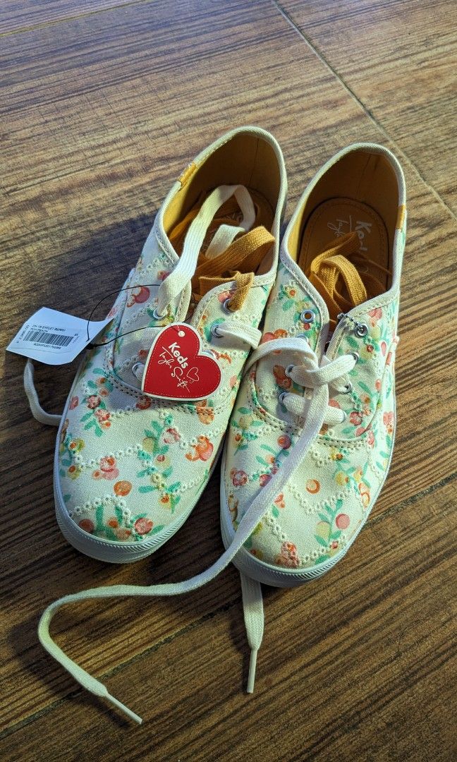 Keds x Taylor Swift Eyelet berry peach sneakers in US8.5 Women s
